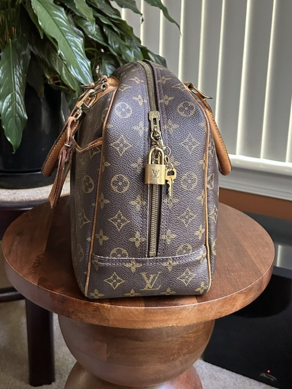 LOUIS VUITTON Monogram Deauville Tote Bag - Picture 5 of 15